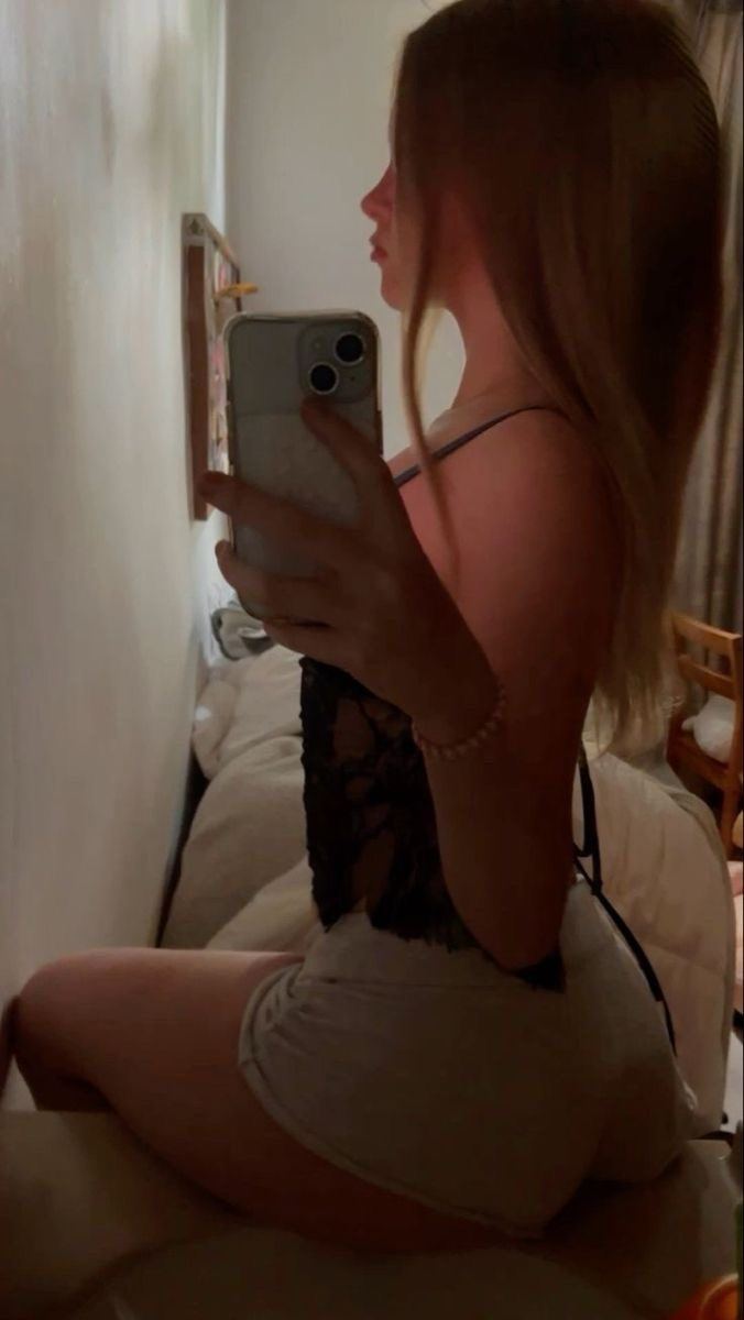 Özge - Şişli Escort